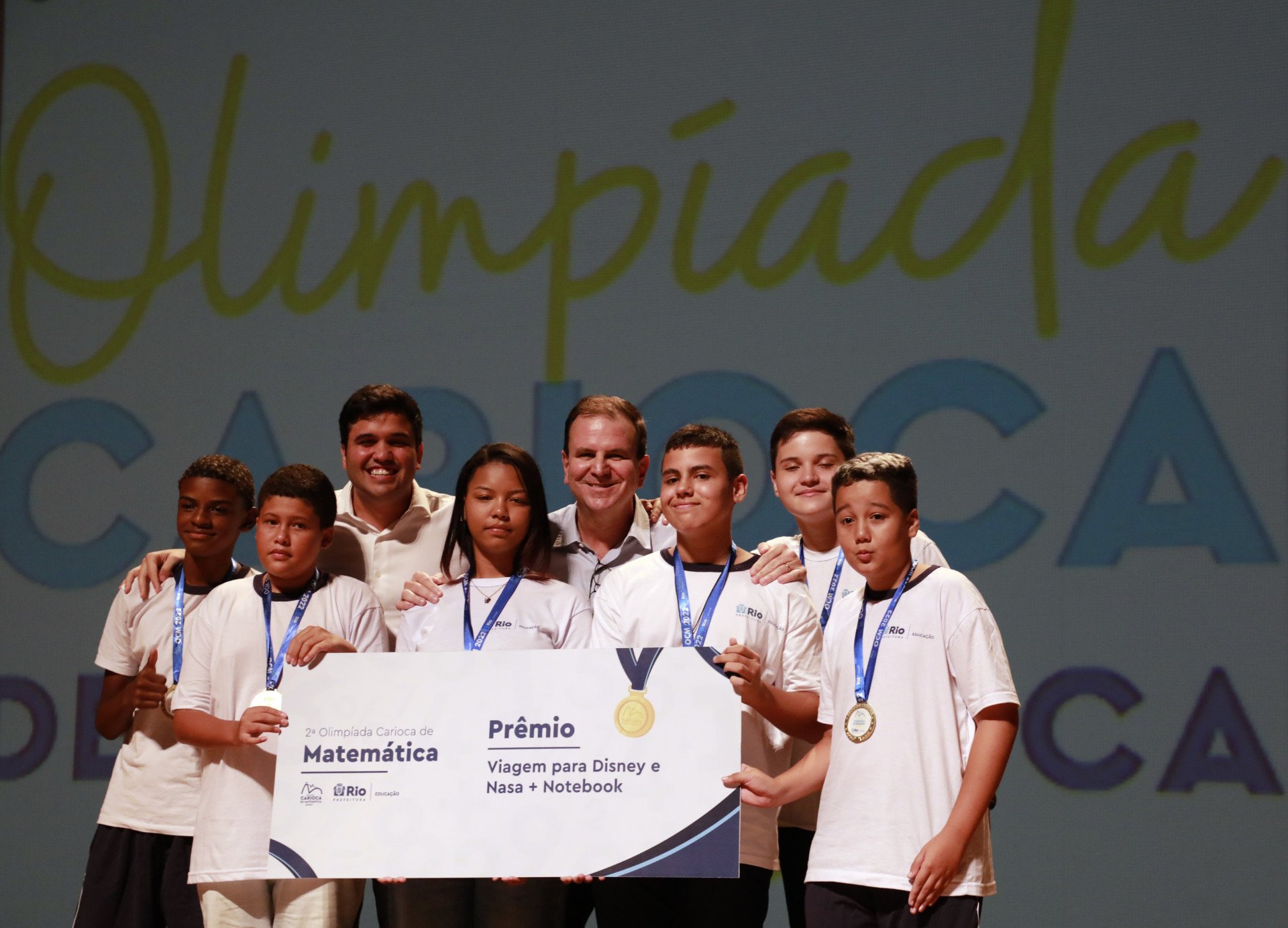 Prefeito Eduardo Paes e secretário Renan Ferreirinha participam de evento com premiação aos alunos de melhor desempenho na 2ª Olimpíada Carioca de Matemática - Divulgação / Marcos de Paula / Prefeitura do Rio