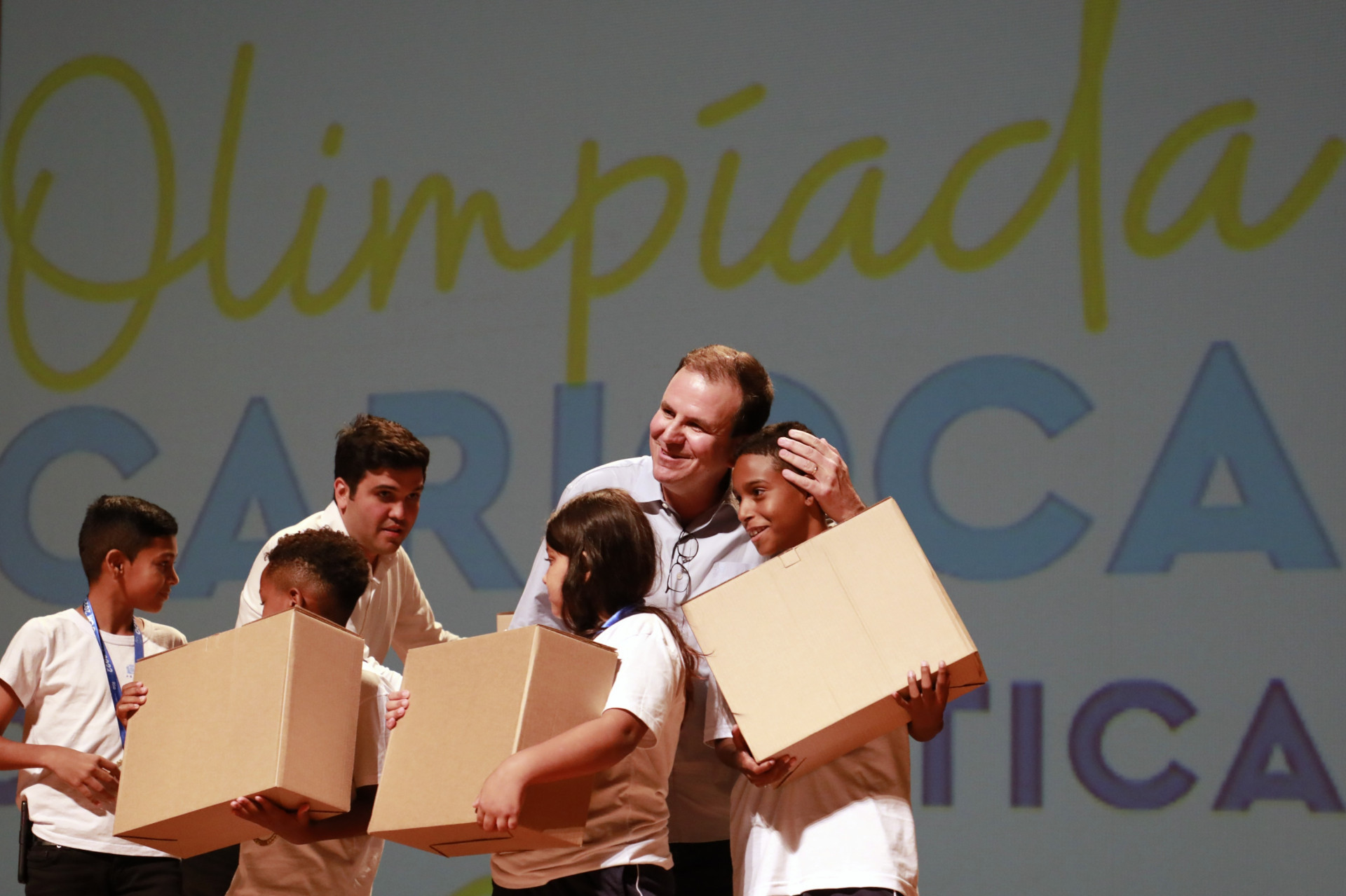 Prefeitura premia alunos com melhores resultados na Olimpíada Carioca