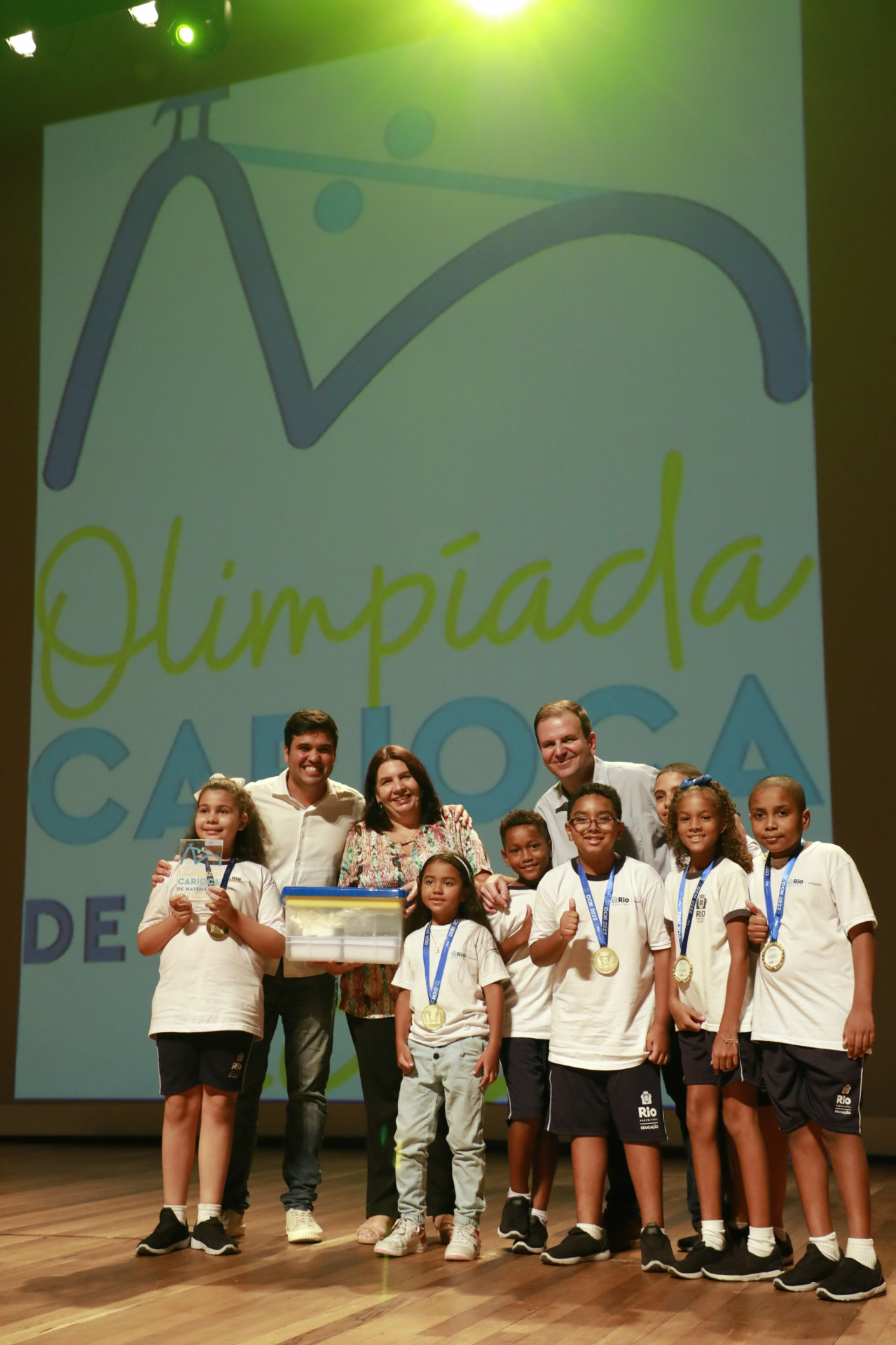 Prefeito Eduardo Paes e secretário Renan Ferreirinha participam de evento com premiação aos alunos de melhor desempenho na 2ª Olimpíada Carioca de Matemática - Divulgação / Marcos de Paula / Prefeitura do Rio