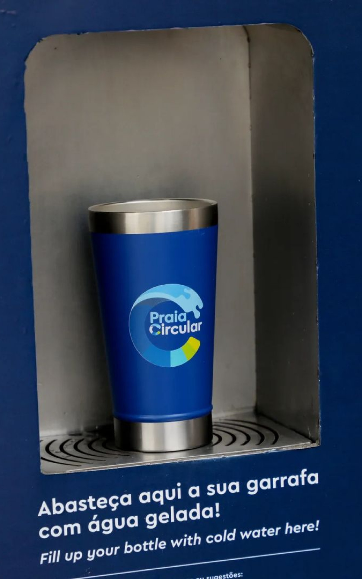 Máquina de venda de água gelada foi instalada no Posto 4 - Divulgação / Riotur