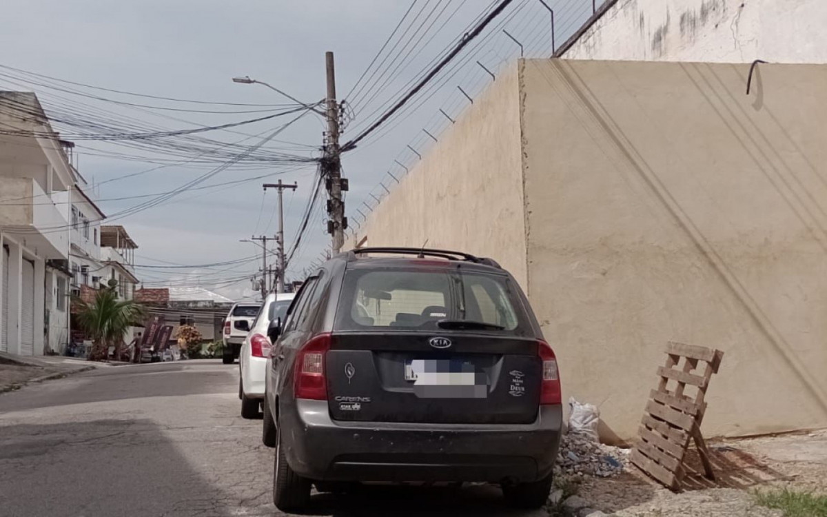 Constru&ccedil;&otilde;es est&atilde;o sendo erguidas em cima da cal&ccedil;ada em ruas de S&atilde;o Crist&oacute;v&atilde;o
