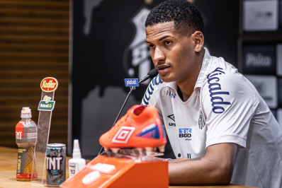 Ângelo recusa proposta do Flamengo e permancerá no Santos