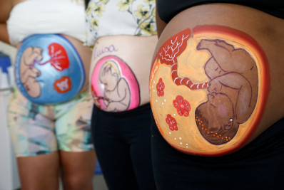 Maternidade Carmela Dutra homenageia grávidas com pinturas de seus bebês