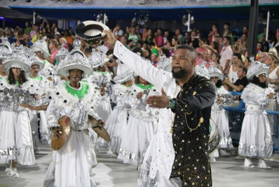 Mocidade faz vídeo surpresa para anunciar a renovação de mestre Dudu para o Carnaval 2024