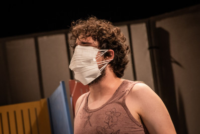 Premiado monólogo teatral 'Panspermia' chega em Caxias neste domingo