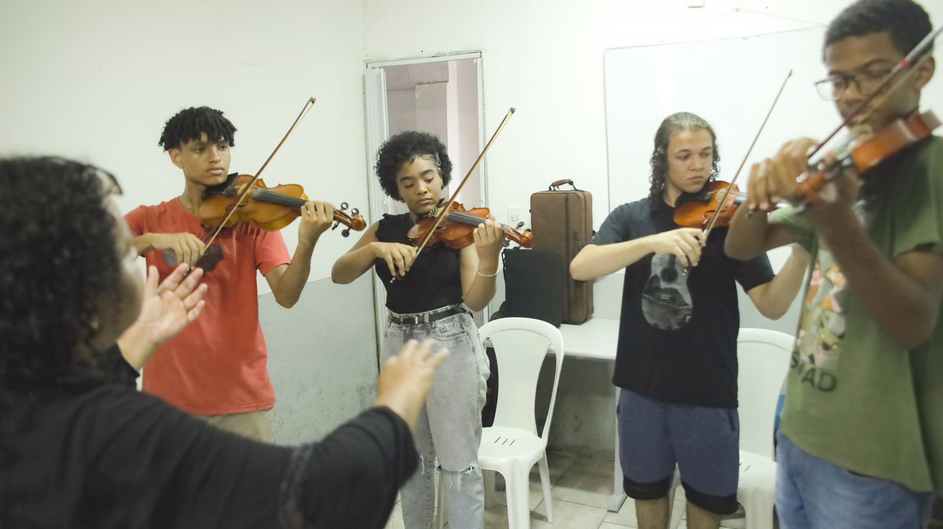 Eduardo Ferreira (blusa vermelha) no polo Santa Cruz - Rafael Ribeiro / Instituto Brasileiro de Música e Educação