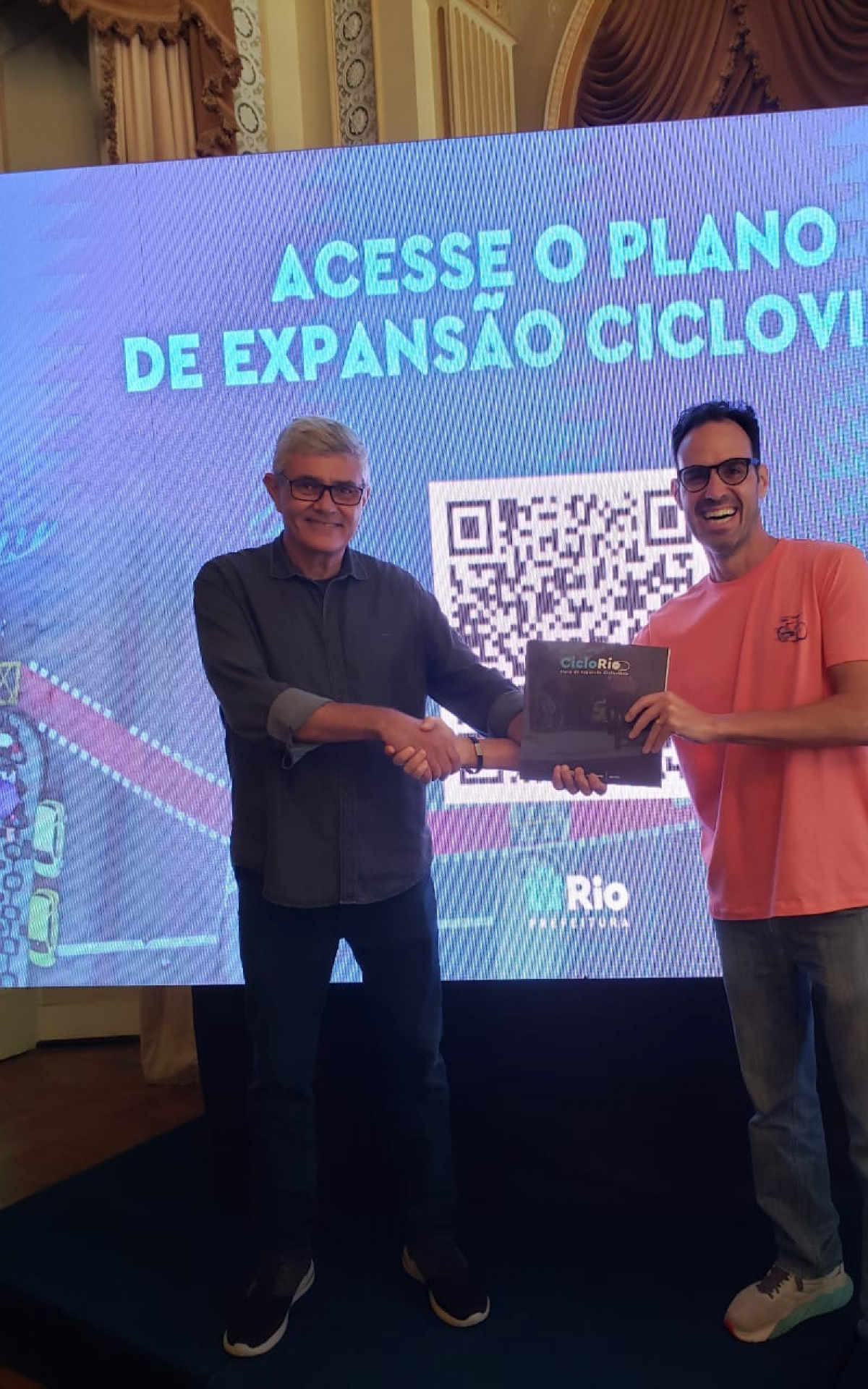 Raphael Pezos (direita) e o presidente da CET-Rio, Joaquim Diniz (esquerda), no lançamento do plano - Arquivo Pessoal