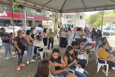 Saúde realiza ação na praça João Werneck em comemoração ao Dia da Mulher