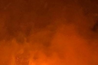 Carro pega fogo na rodovia Rio-Santos