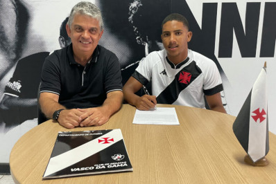 Após vencer concorrência, Vasco oficializa a contratação de Léo Jacó