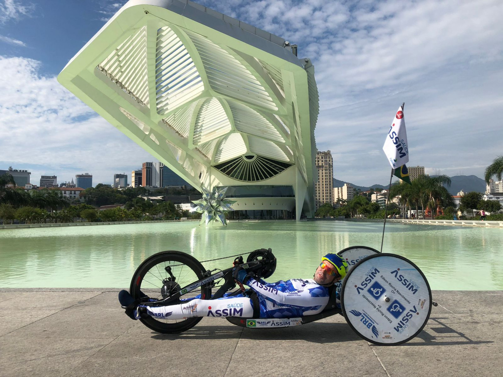 Edson Rocha conheceu a handbike no projeto e descobriu uma paixão. Hoje ele é paraciclista e compete no mundo todo - Divulgação