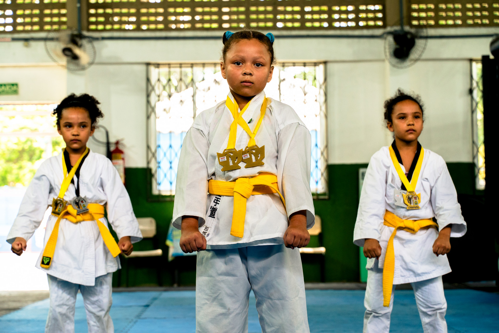 As g&ecirc;meas Lara e Mait&ecirc; Oliveira, 7, s&atilde;o faixa amarela e conquistaram medalhas de ouro e prata na categoria de 6 a 7 anos em ambas modalidades - Divulga&ccedil;&atilde;o
