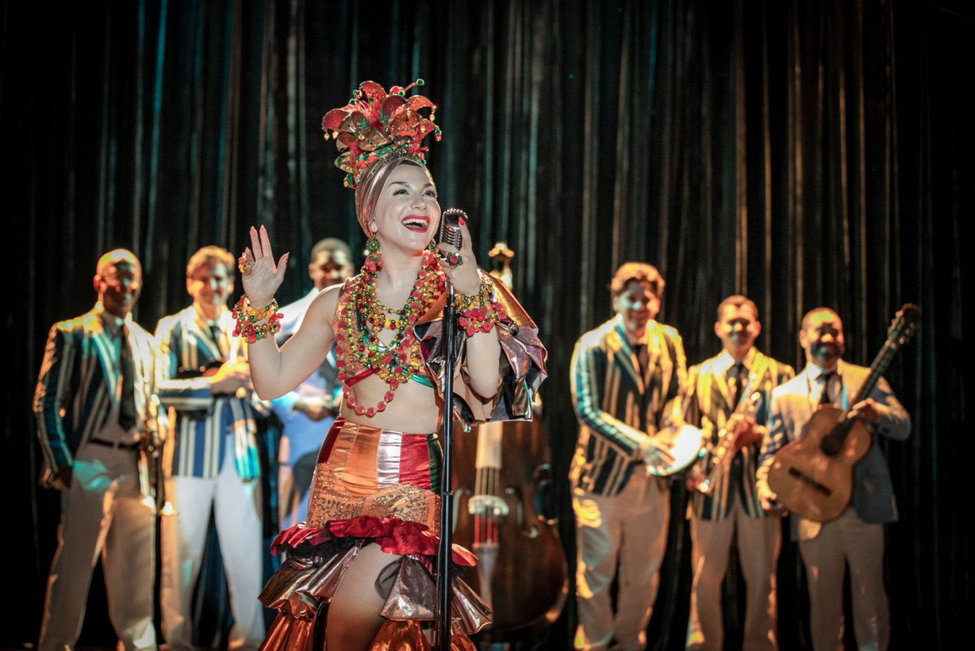 Priscilla Alcântara interpreta Carmem Miranda emnova novela - Reprodução/Internet