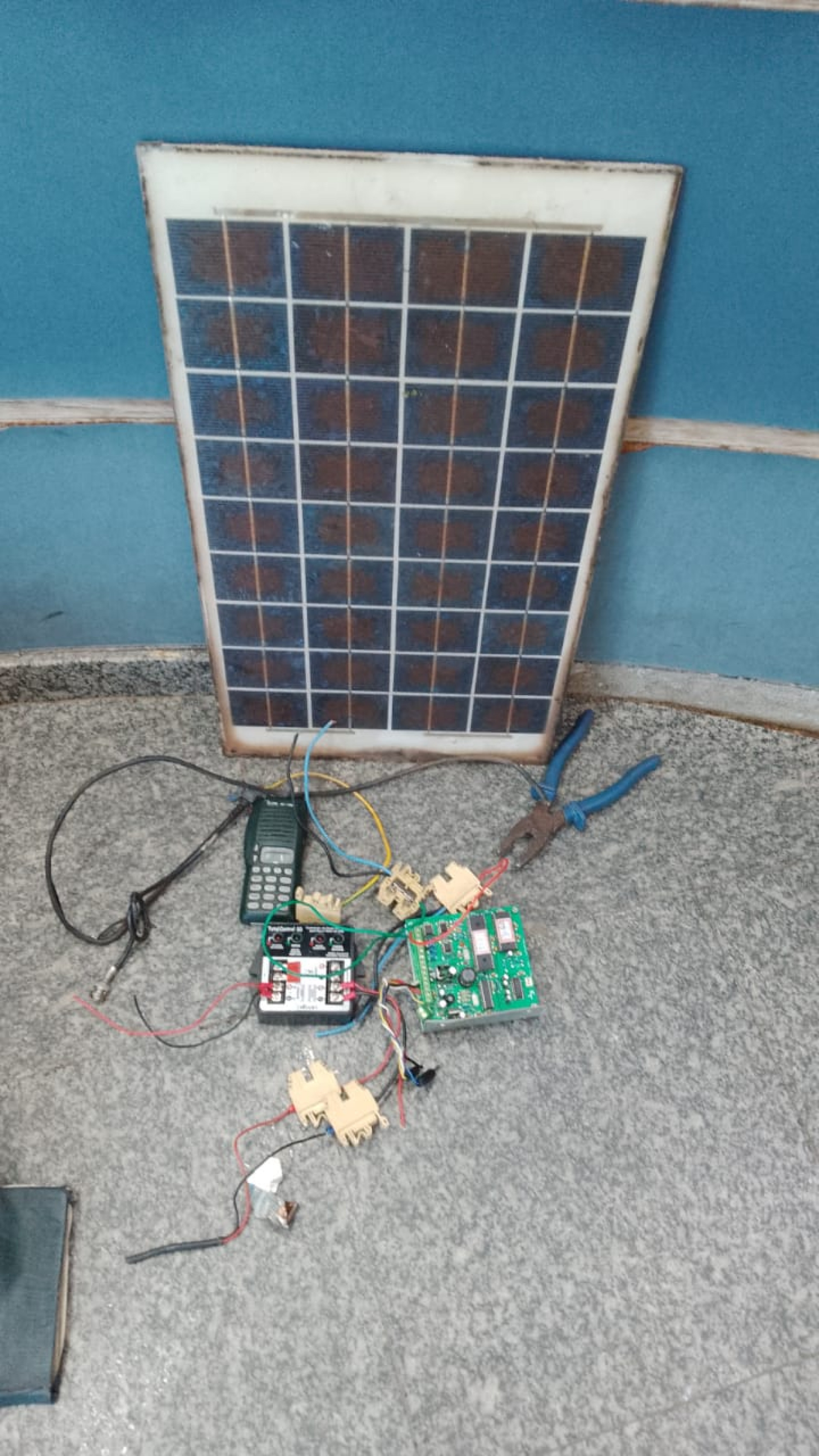 Agentes recuperaram uma placa detector de descarrilamento, componentes de circuitos eletr&ocirc;nicos e um r&aacute;dio operador port&aacute;til