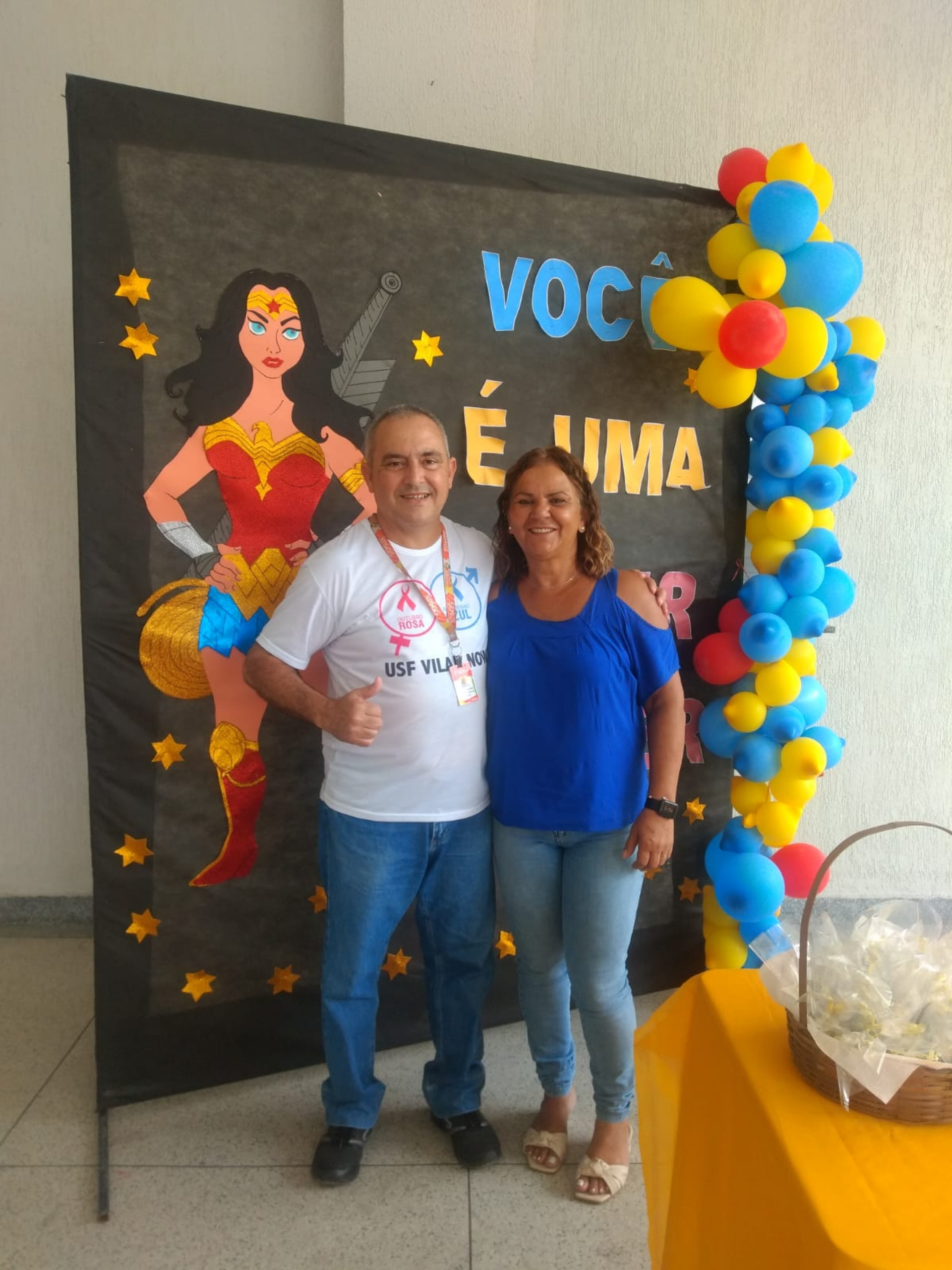 Administrador da Unidade de Sa&uacute;de da Fam&iacute;lia de Vilar Novo, Willian Valle e a diretora da E M Jos&eacute; Mariano dos Passos, Eliane Calheiros, durante o evento do Dia Internacional da Mulher - Divulga&ccedil;&atilde;o