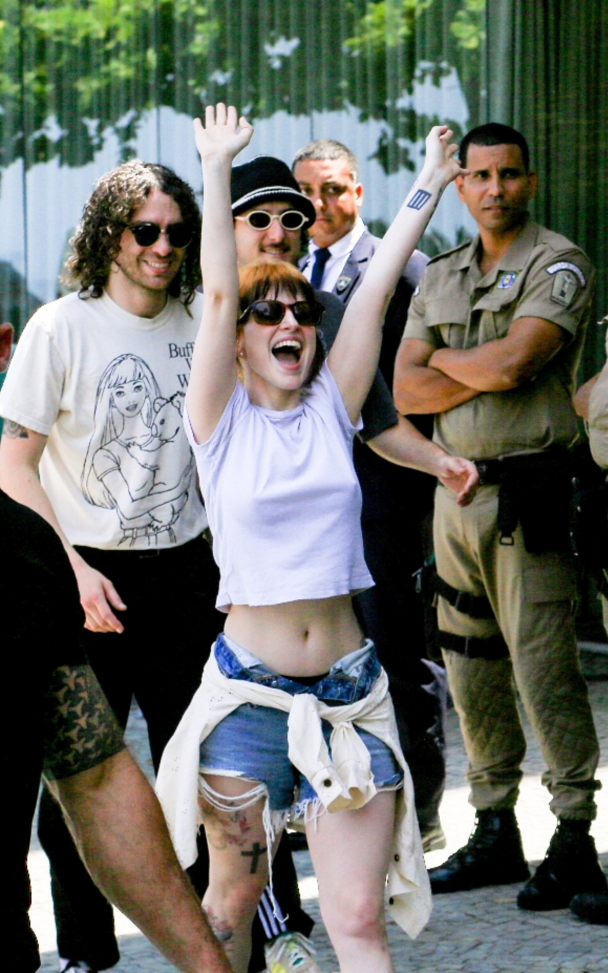 Vocalista do Paramore atendeu f&Atilde;&pound;s na porta de hotel 