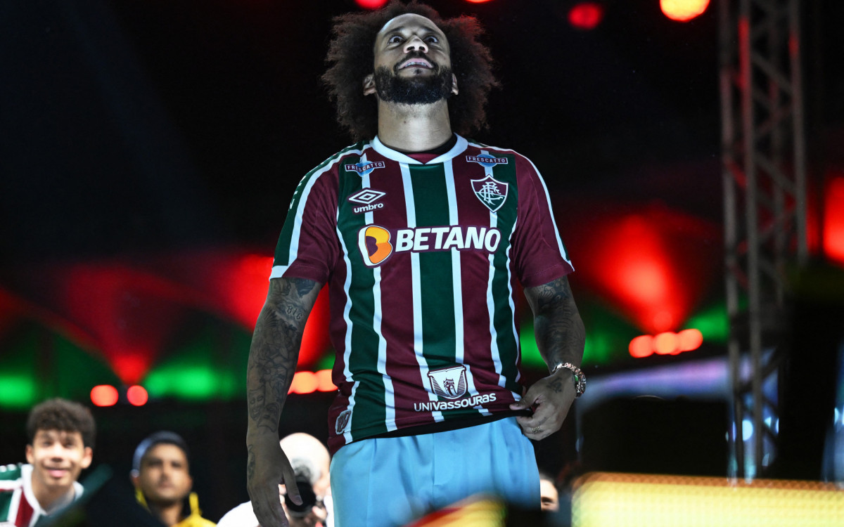 Marcelo foi apresentado no Maracan&atilde; como novo refor&ccedil;o do Fluminense