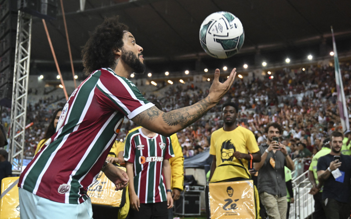 Marcelo foi apresentado no Maracan&atilde; como novo refor&ccedil;o do Fluminense