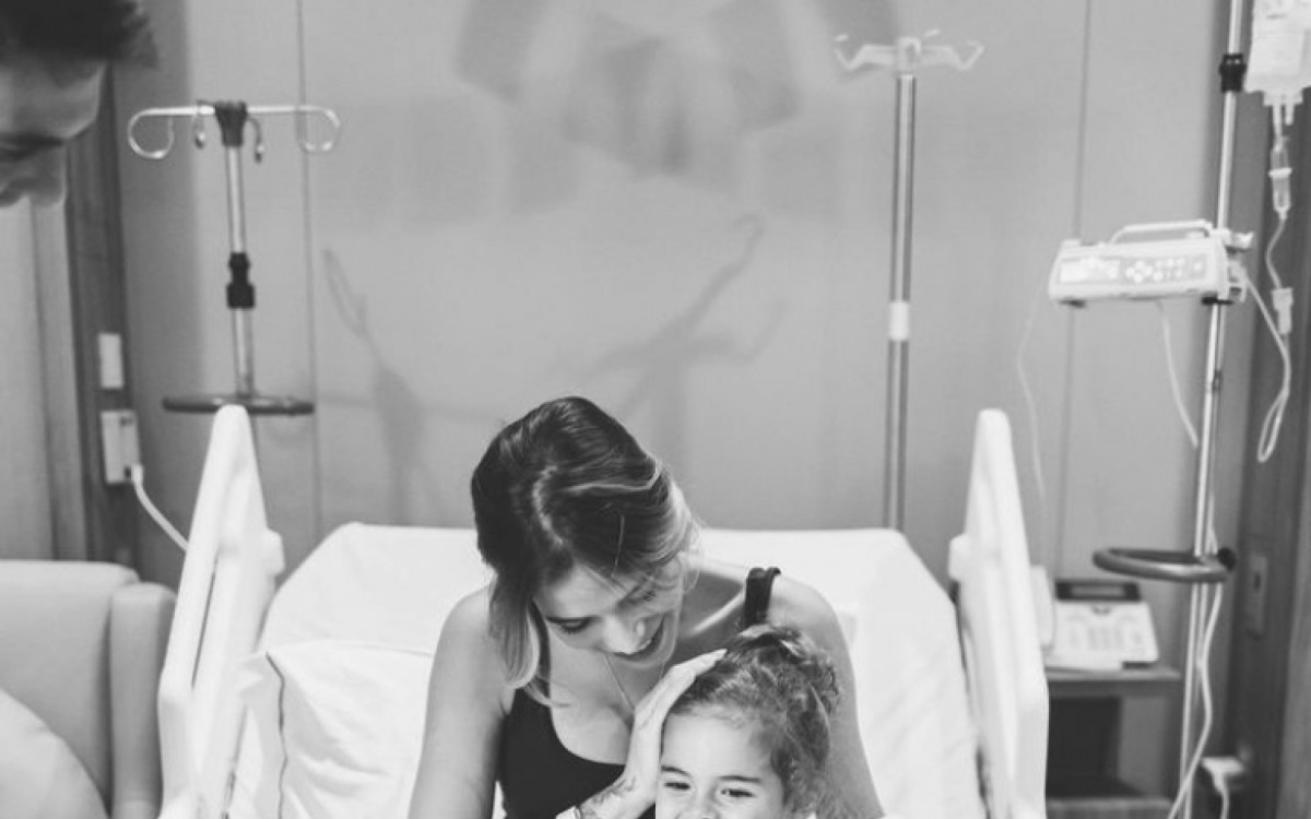 Carol Dias faz relato sobre parto da filha caçula, Sarah