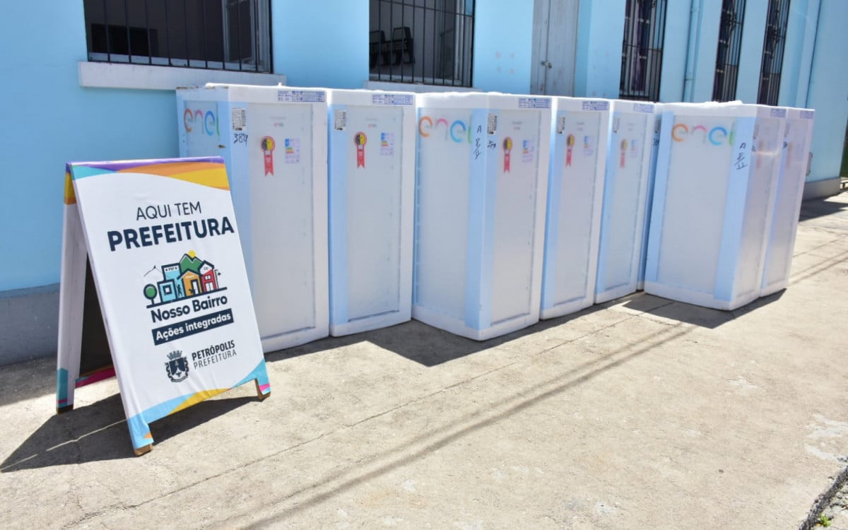 Enel Distribuição Rio doa 150 geladeiras para famílias de Petrópolis, Petrópolis