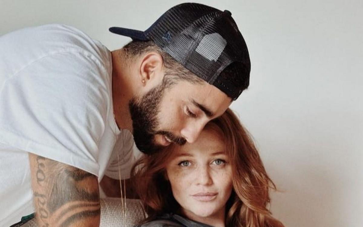 Cintia Dicker e Pedro Scooby com a filha Aurora 