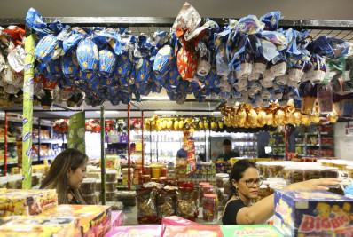 Com aumento do preço dos ovos de Páscoa, consumidores buscam opções mais baratas