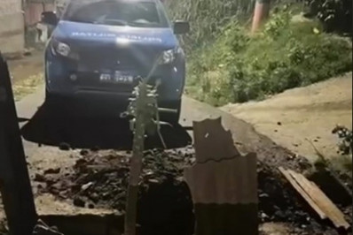 PM retira 1 tonelada de barricadas do tráfico de drogas em Nilópolis