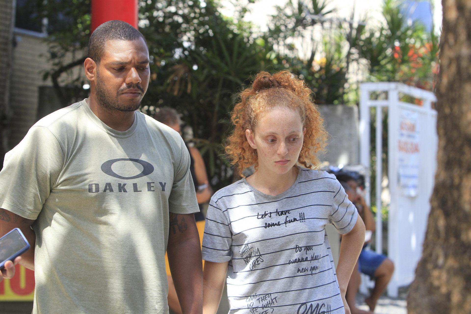 Operação policia militar no Tabajaras e Cabritos, em Copacabana. Na foto, Júlio César e Amanda, pais de Maria Júlia, na porta do hospital Miguel Couto, no Leblon.  - Reginaldo Pimenta / Agencia O Dia