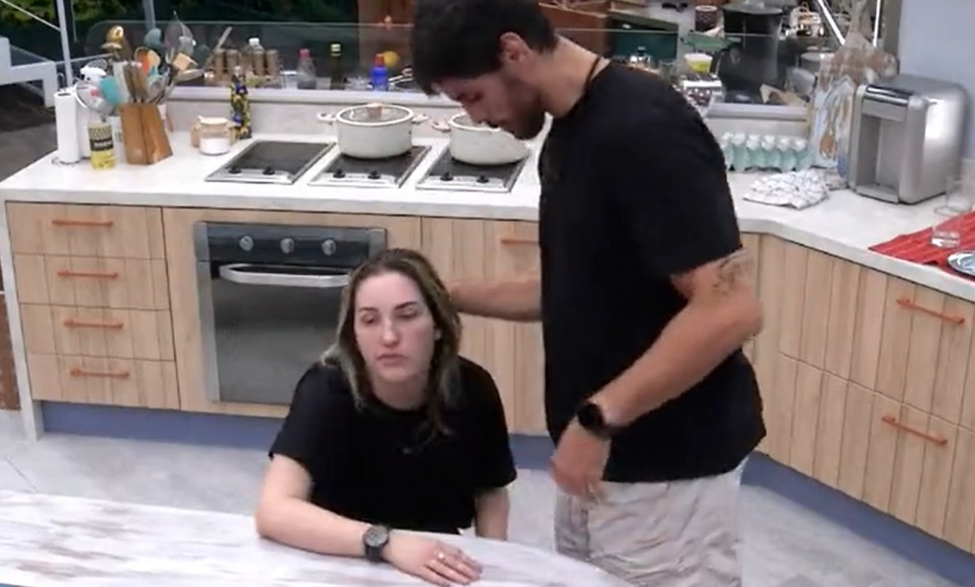 Antonio Cara de Sapato consola Amanda - Reprodução da TV Globo