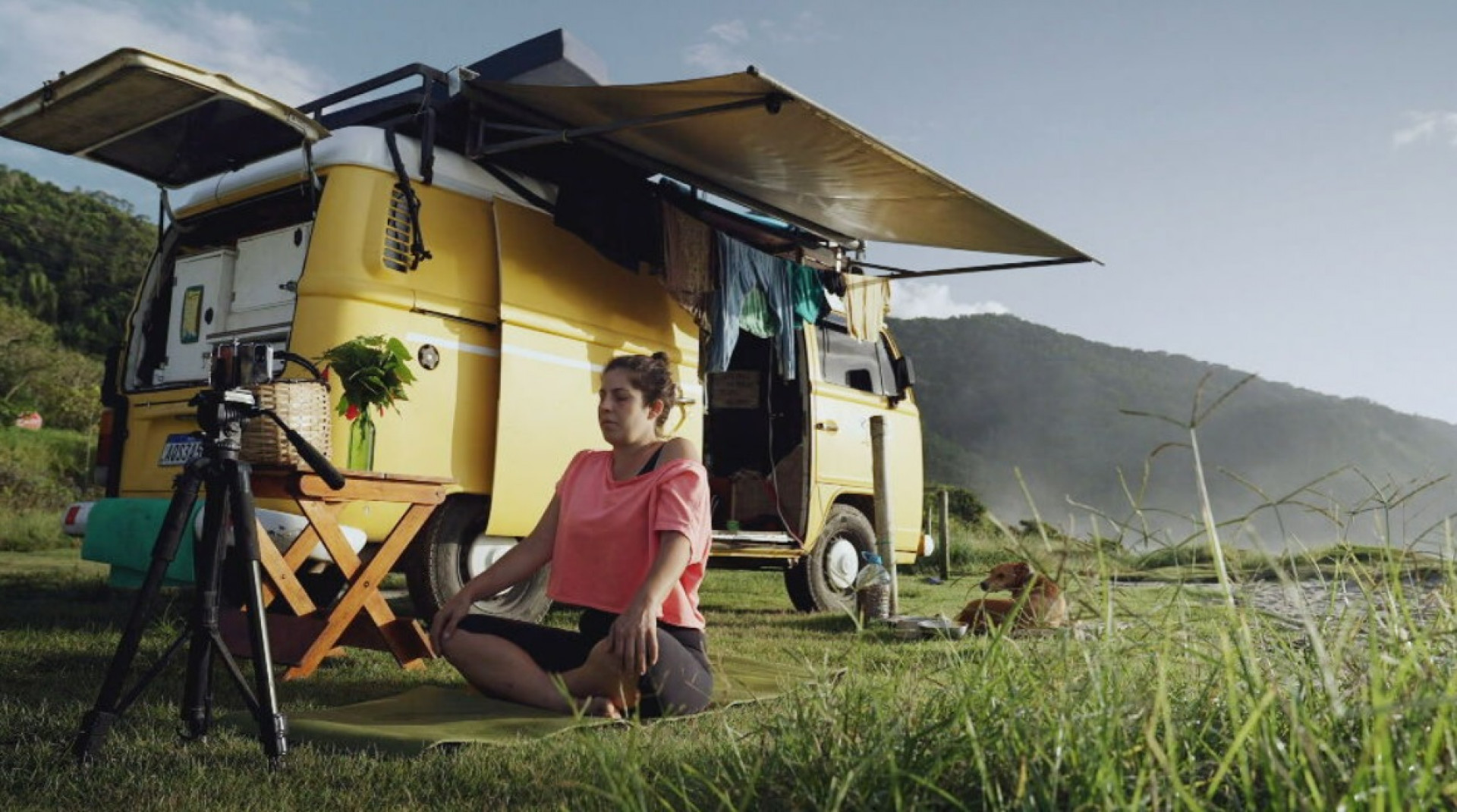 Drica em momento de meditação - Globo / Divulgação