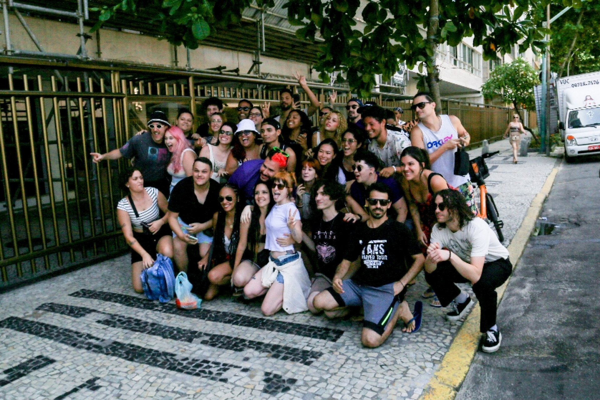 Vocalista do Paramore atendeu fãs na porta de hotel  - Fotos: JC Pereira/AgNews