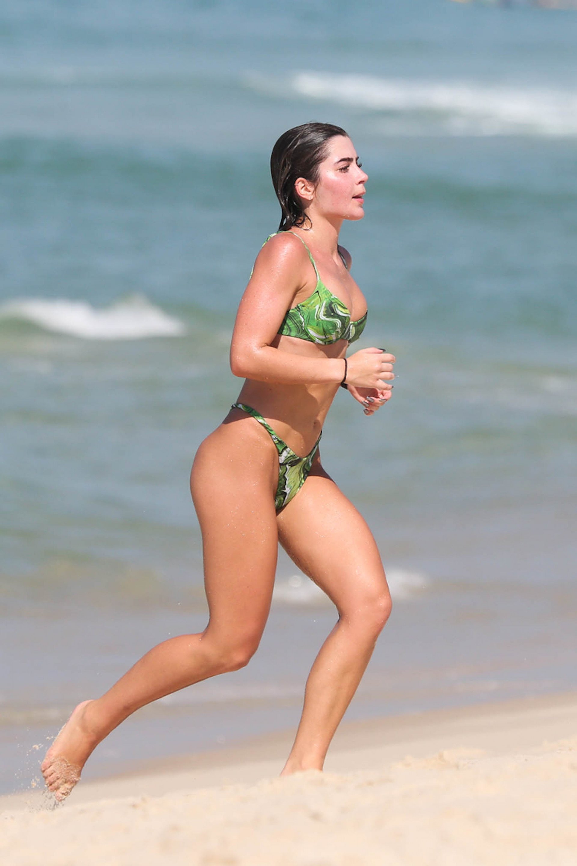 Jade Picon curte dia de sol na praia da Barra da Tijuca - Dilson Silva / Agnews