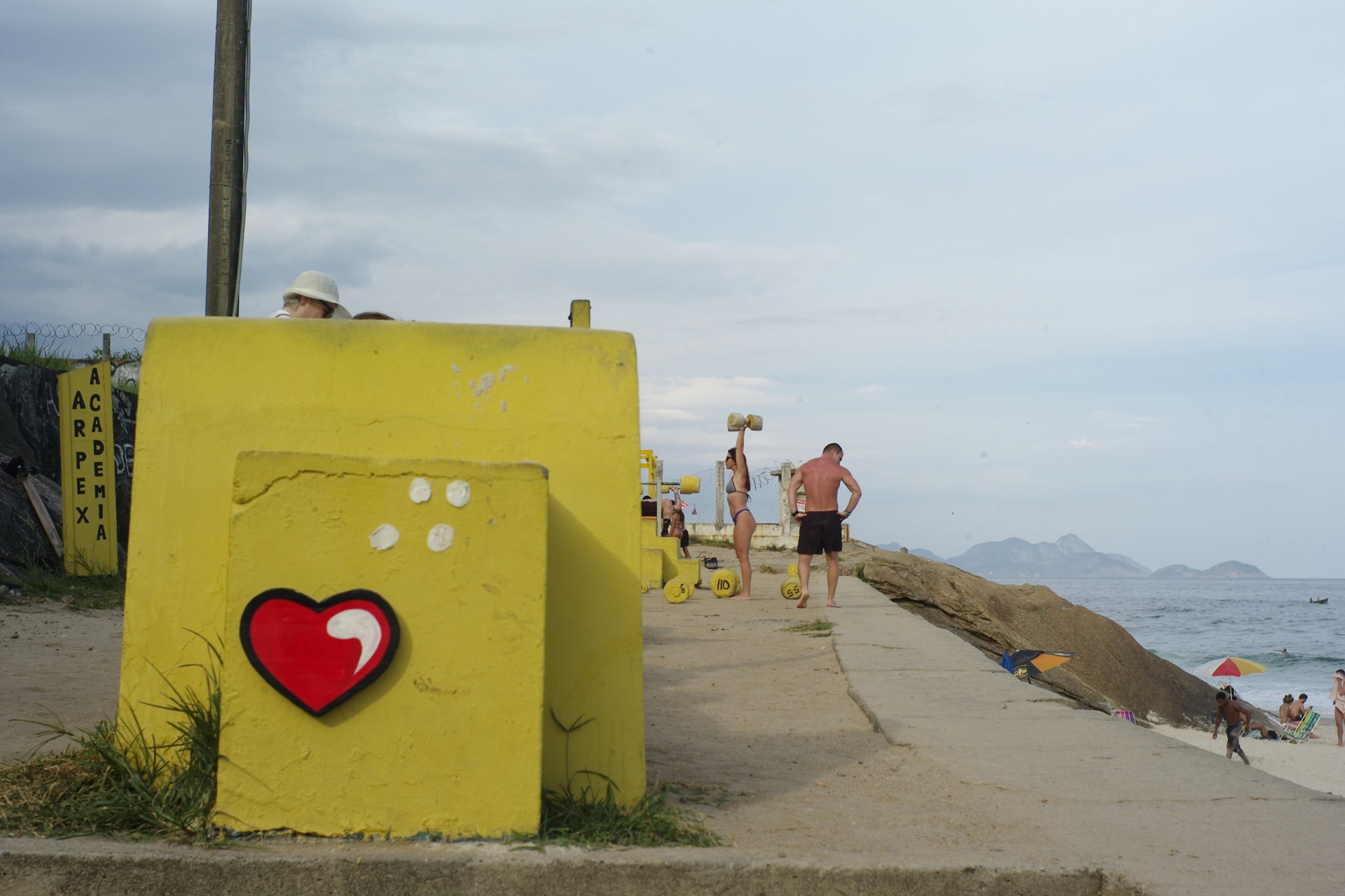 Clima tempo na praia do Arpoador.  -  Pedro Ivo/ Agência O Dia 