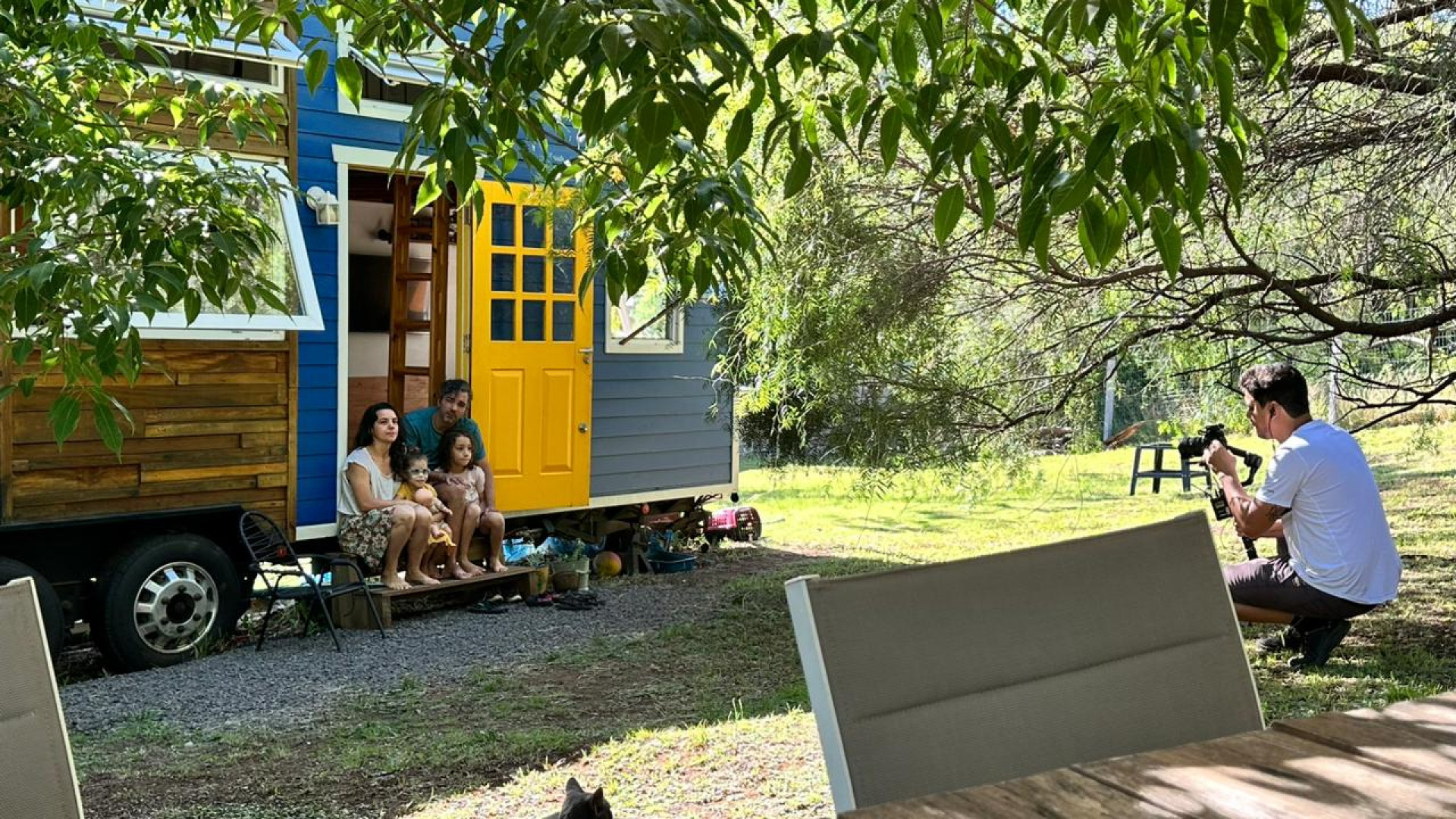  Isabel Albornoz e Robson Lunardi posam na sua tiny house  com os filhos João Pedro e Lara -  Globo / Divulgação