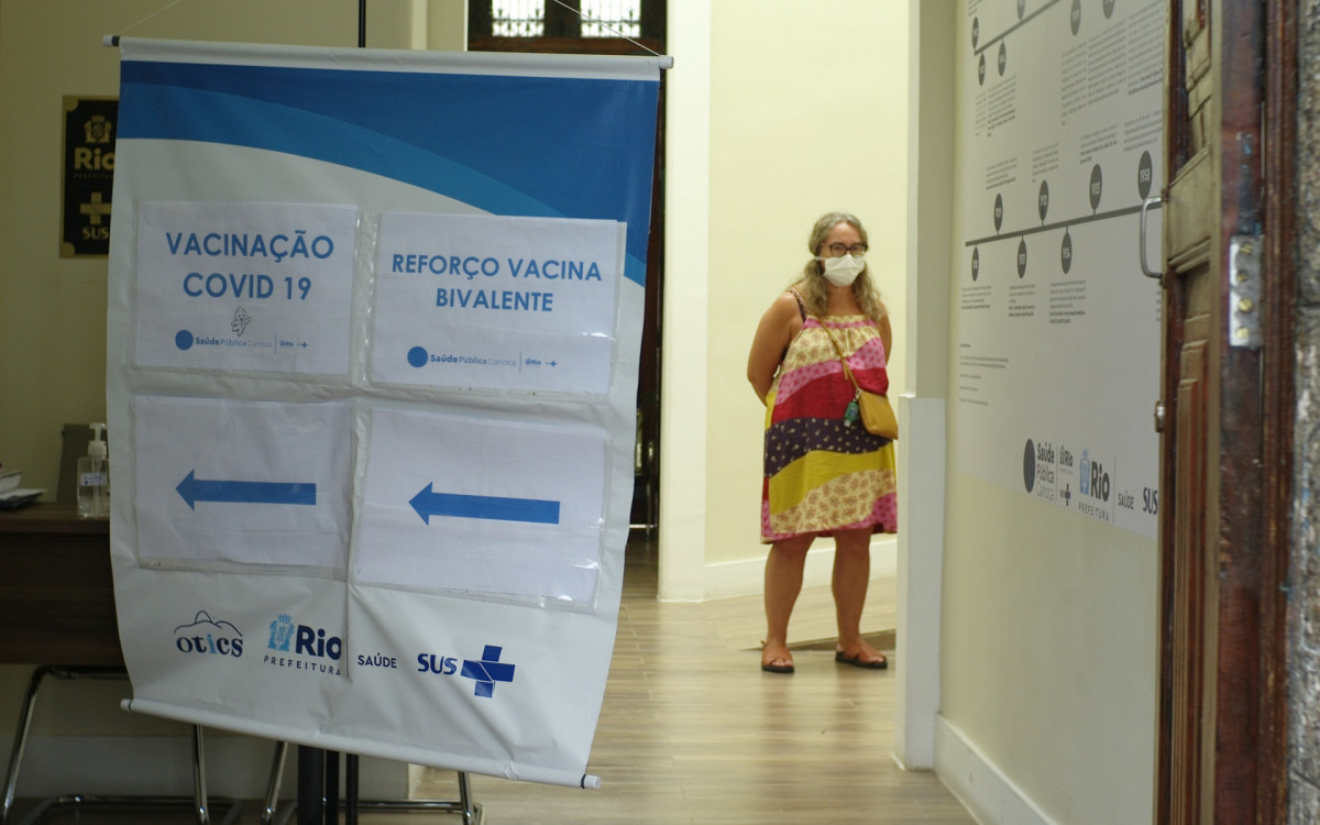 Idosos procuraram o super posto de saúde em Botafogo para se vacinar contra a Covid-19 nesta quinta - Pedro Ivo/ Agência O Dia