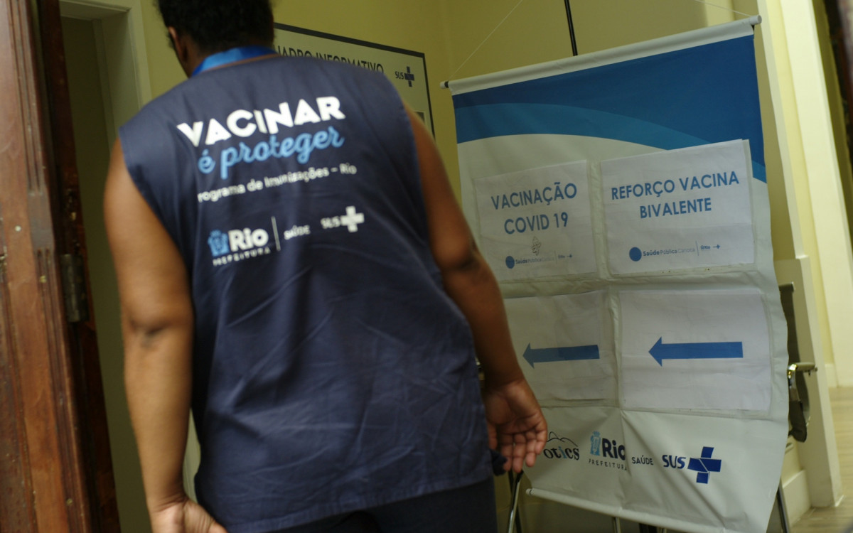 Idosos procuraram o super posto de saúde em Botafogo para se vacinar contra a Covid-19 nesta quinta
 - Pedro Ivo/ Agência O Dia