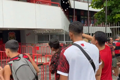 Torcedores do Flamengo fazem protesto na Gávea e pedem volta de Jorge Jesus