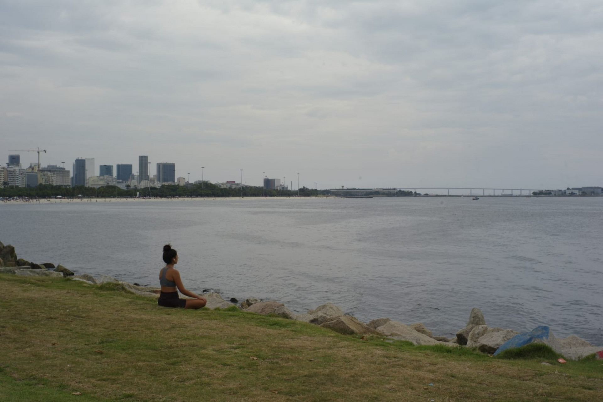 De acordo com o COR, a passagem de uma frente fria em alto mar está ocasionando áreas de instabilidade sobre o Rio de Janeiro - Pedro Ivo/ Agência O Dia