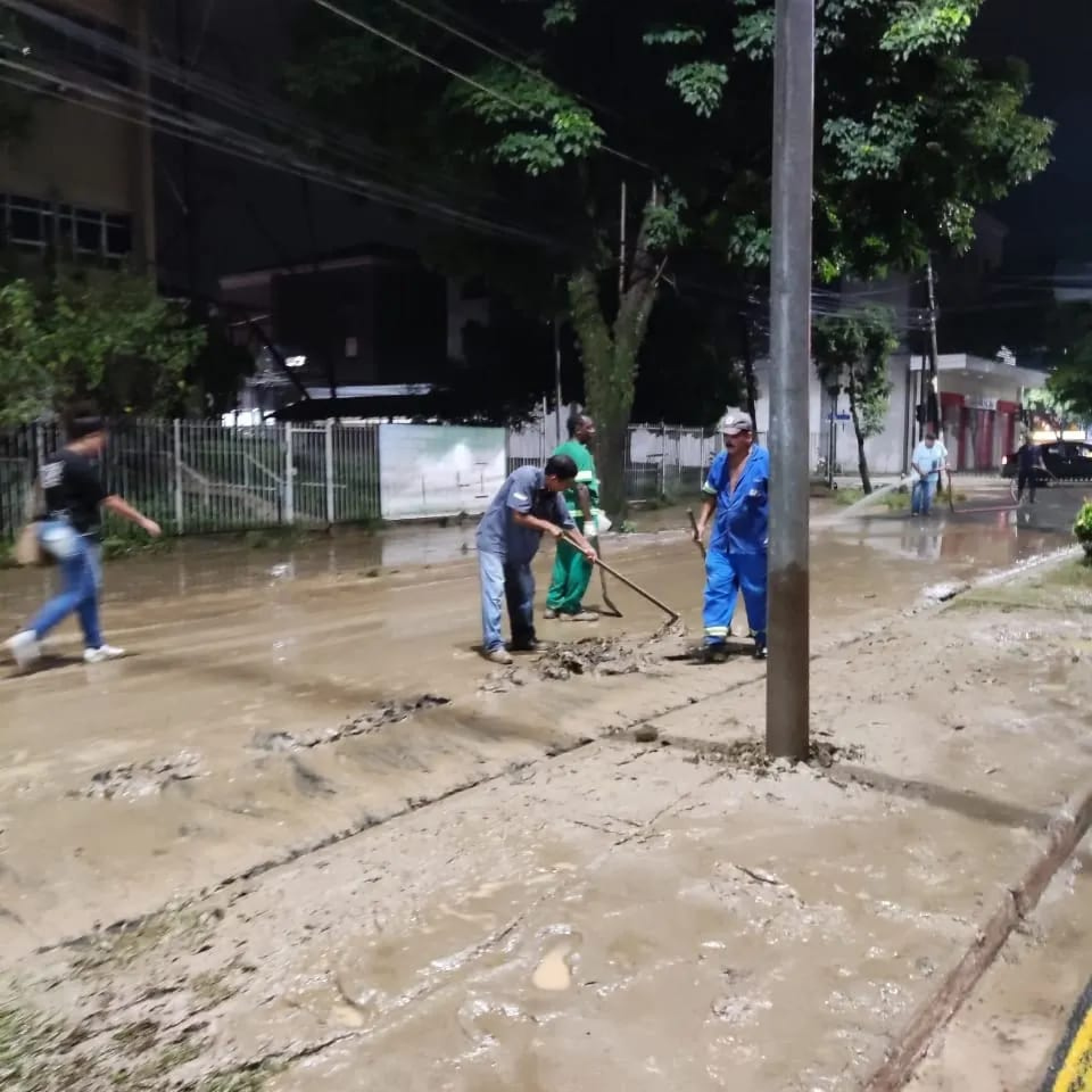 Vila Santa Cec&iacute;lia foi um dos bairros mais atingidos pelos alagamentos causados pelo temporal