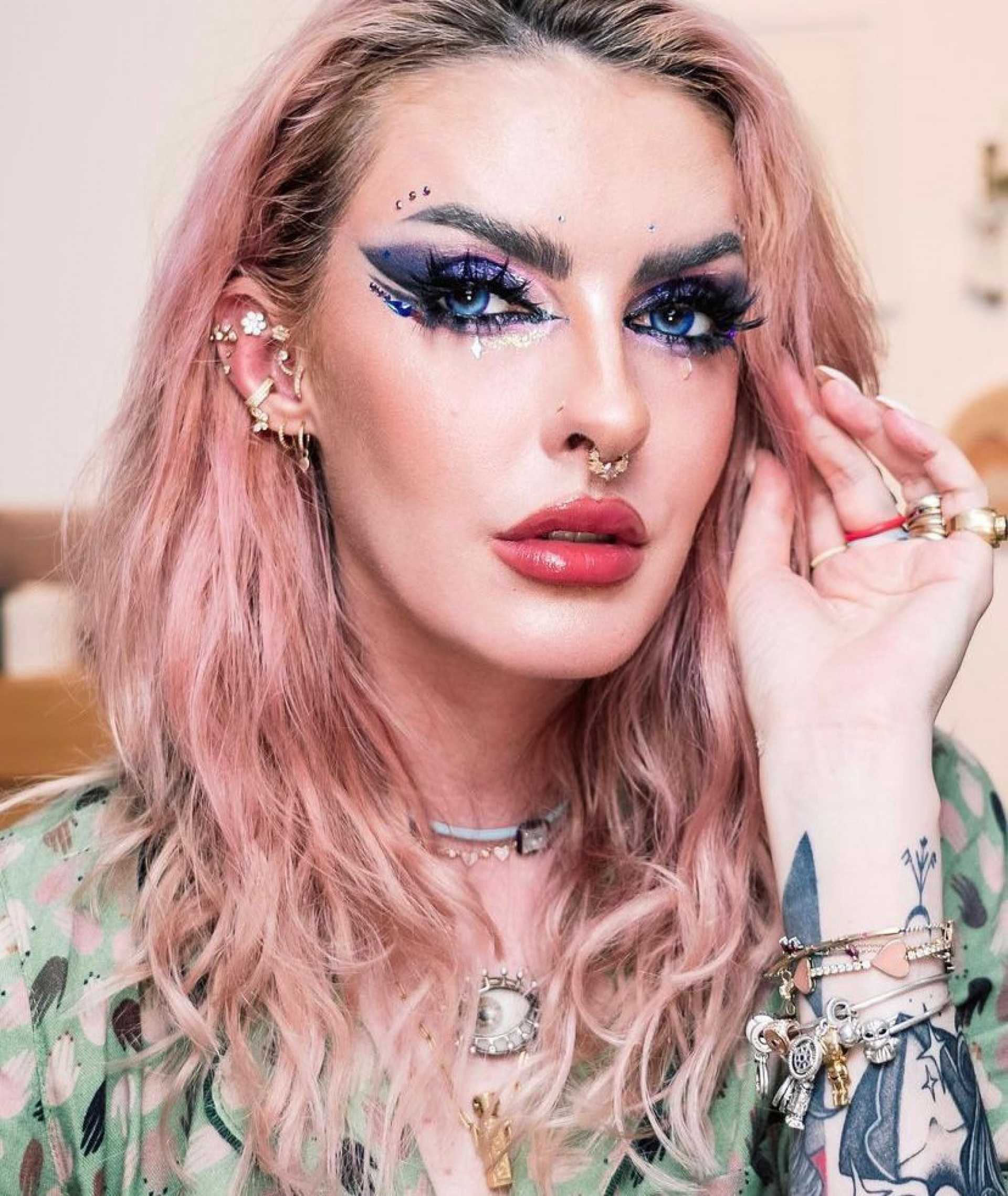 Mãe da Virgínia Fonseca ataca Karen Bachini após blogueira criticar a base da influenciadora - Reprodução / Instagram