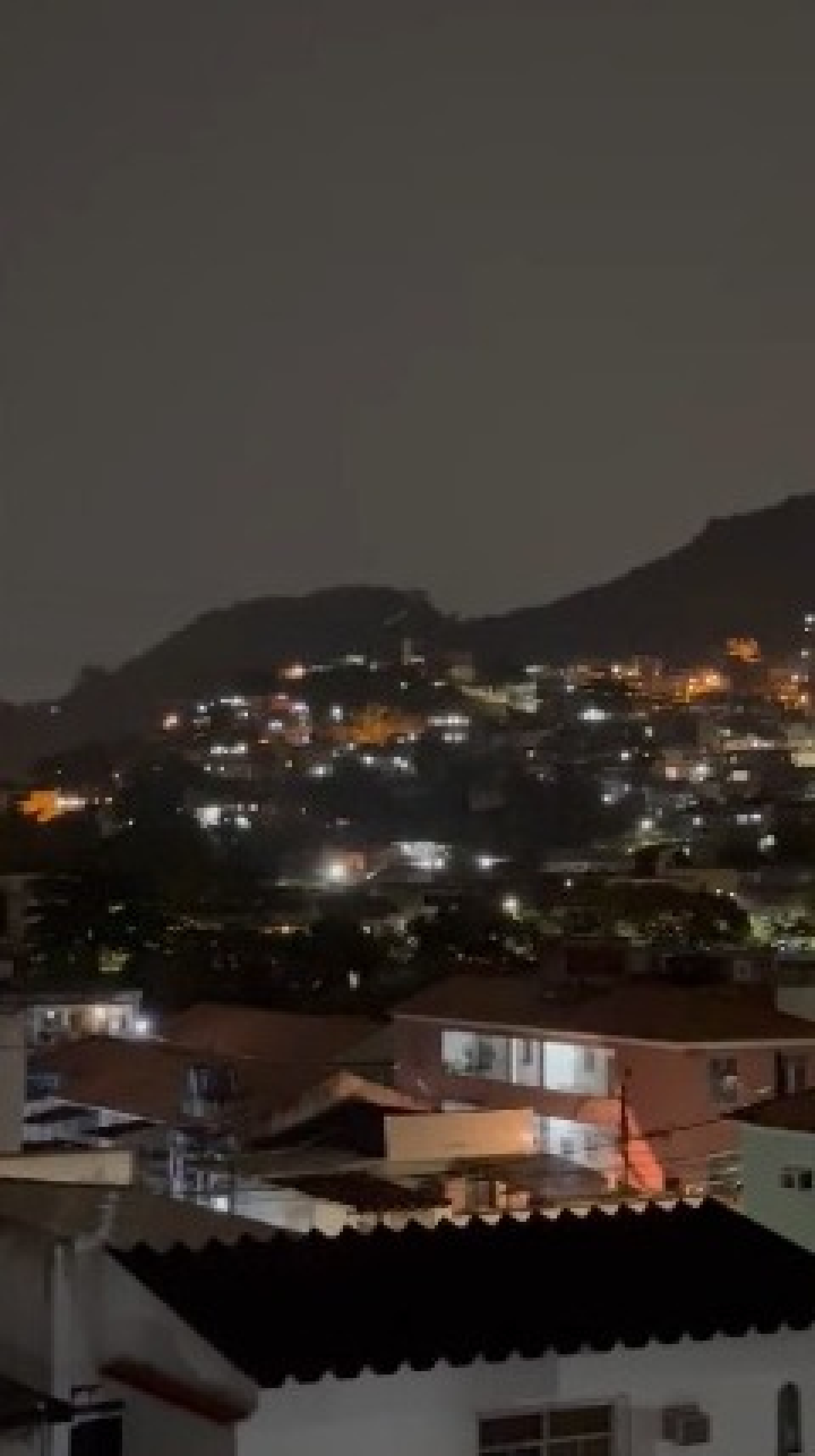 Moradores relataram intensa troca de tiros na regi&atilde;o durante a noite