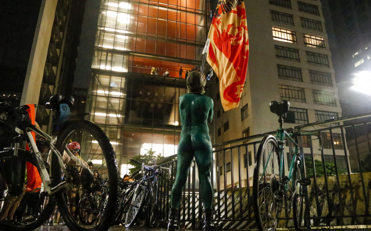 Manifesta&ccedil;&atilde;o ocorreu na madrugada deste domingo, 12