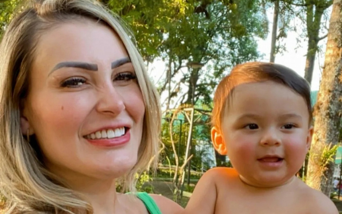Andressa Urach reencontra o filho ca&ccedil;ula, Leon