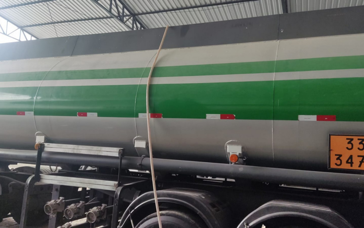 Empresa respons&aacute;vel pelo transporte e armazenamento do combust&iacute;vel n&atilde;o possu&iacute;a CNPJ e nem alvar&aacute; de funcionamento