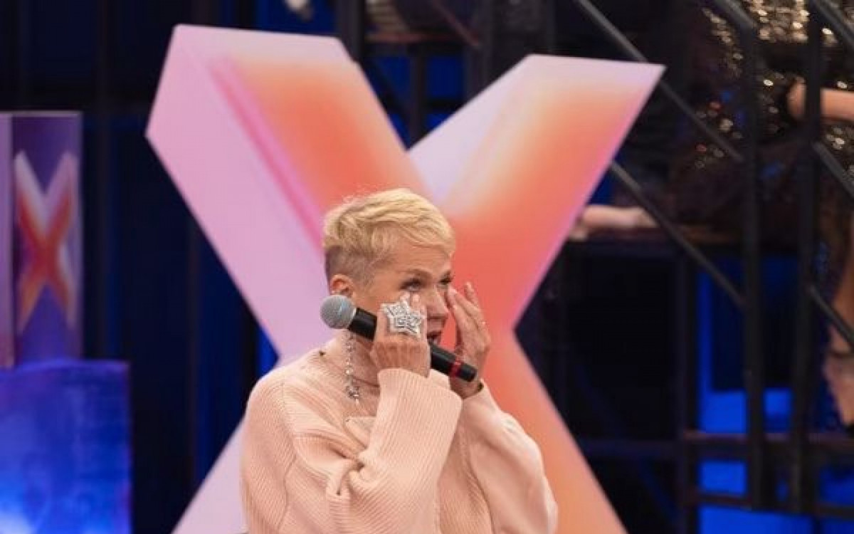 Xuxa recebe homenagem pelos 60 anos de idade no programa Altas Horas