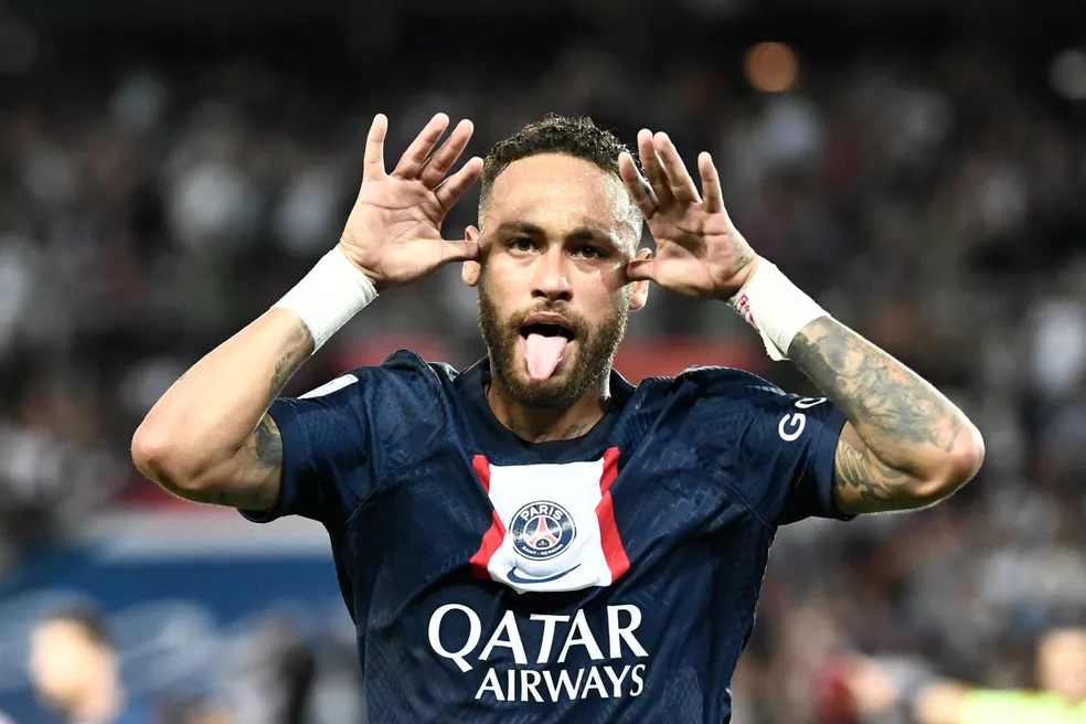 Neymar comemorando gol pelo PSG