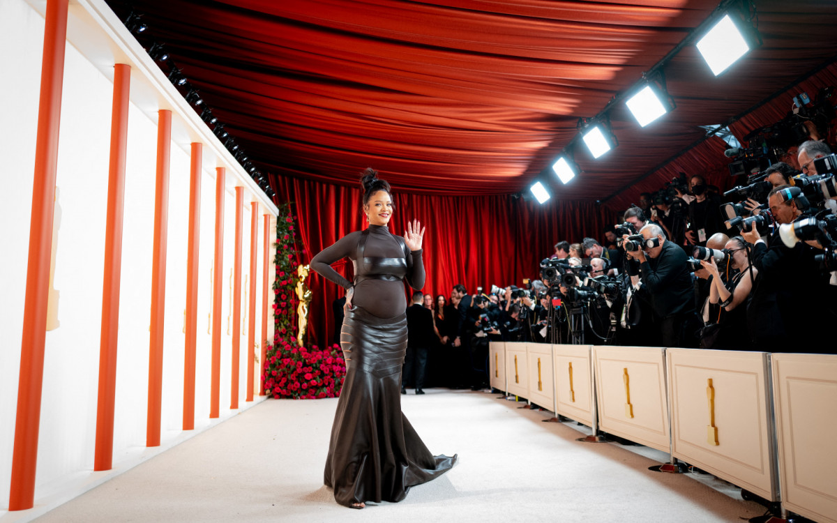 Rihanna, gr&aacute;vida, se apresentou no Oscar 2023