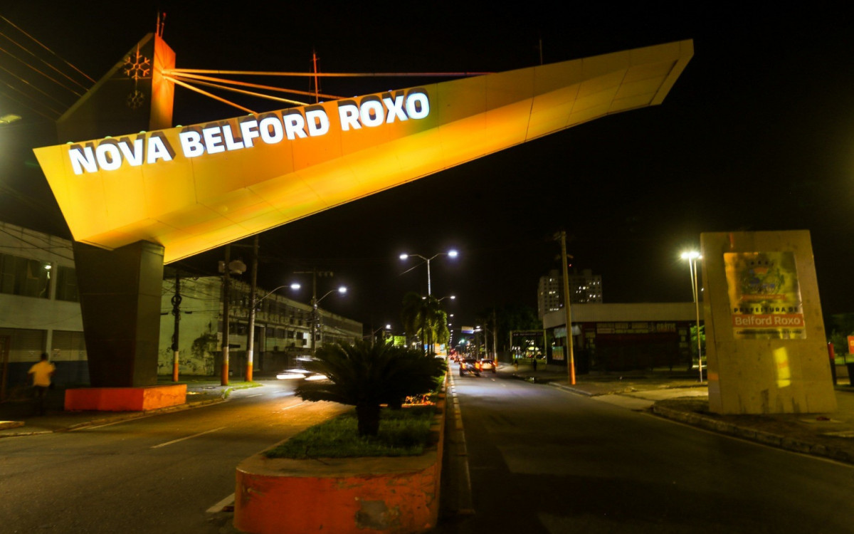 O p&oacute;rtico do munic&iacute;pio fica na cor amarela durante o m&ecirc;s de mar&ccedil;o em alus&atilde;o ao Dia Nacional de Luta Contra a Endometriose