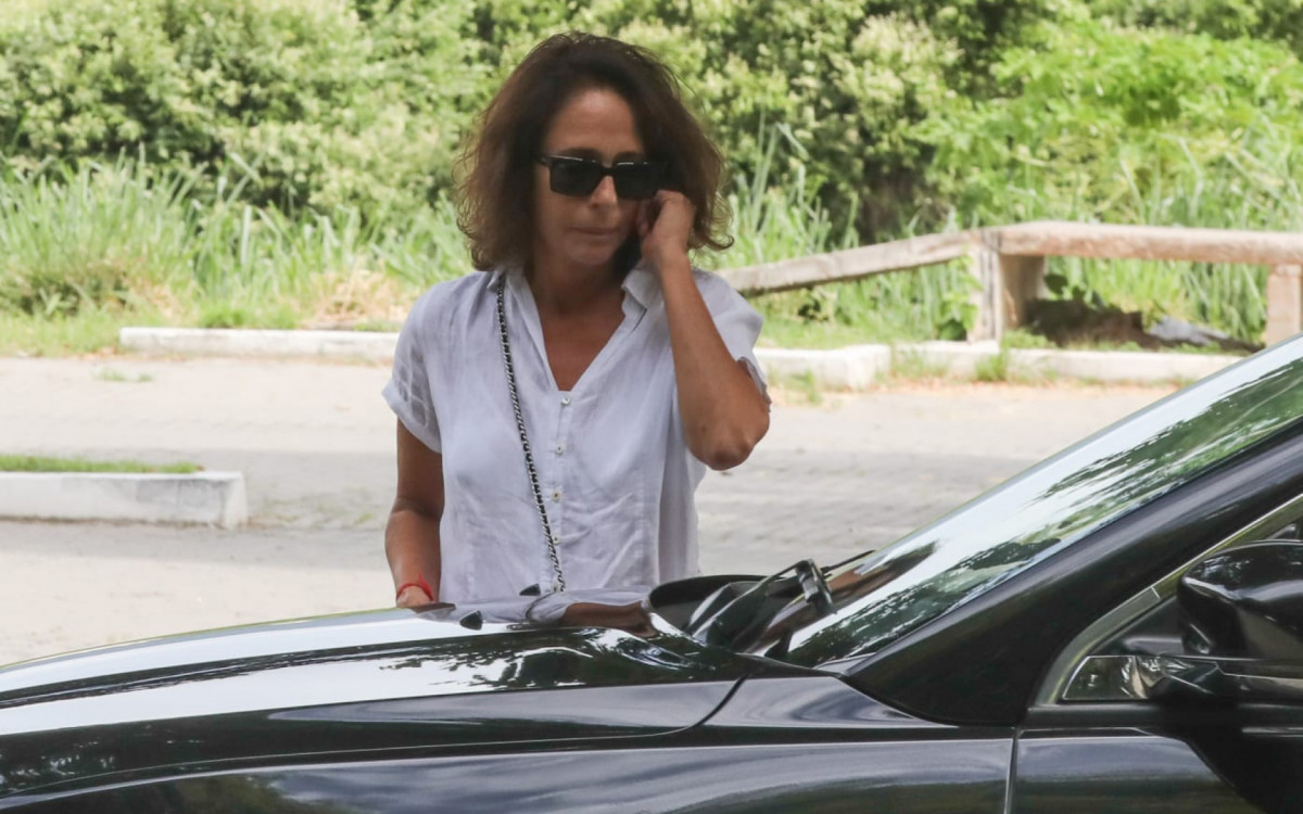 A atriz Andrea Beltrão esteve no velório de Antônio Pedro, nesta segunda-feira - Pedro Ivo / Agência O Dia