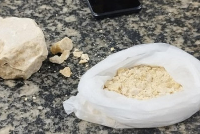 Homem tenta fugir, mas é preso por tráfico de drogas em Cabo Frio